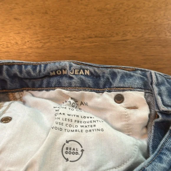 American Eagle Outfitters Light Blue Mom Jeans - Picture 4 of 5